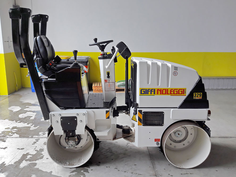 noleggio rullo compressore 16 qli
